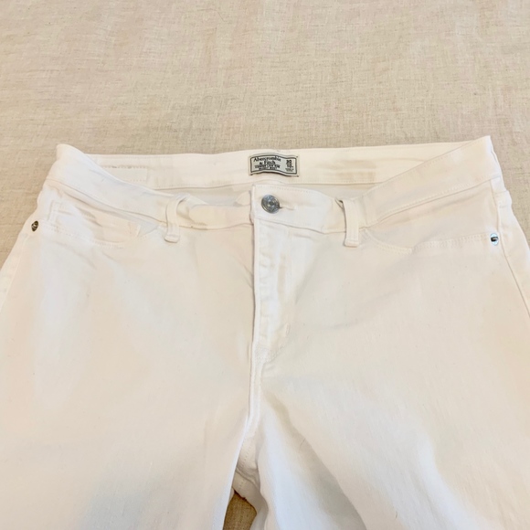 Abercrombie & Fitch White Jeans ~ Size 10R - Picture 4 of 5